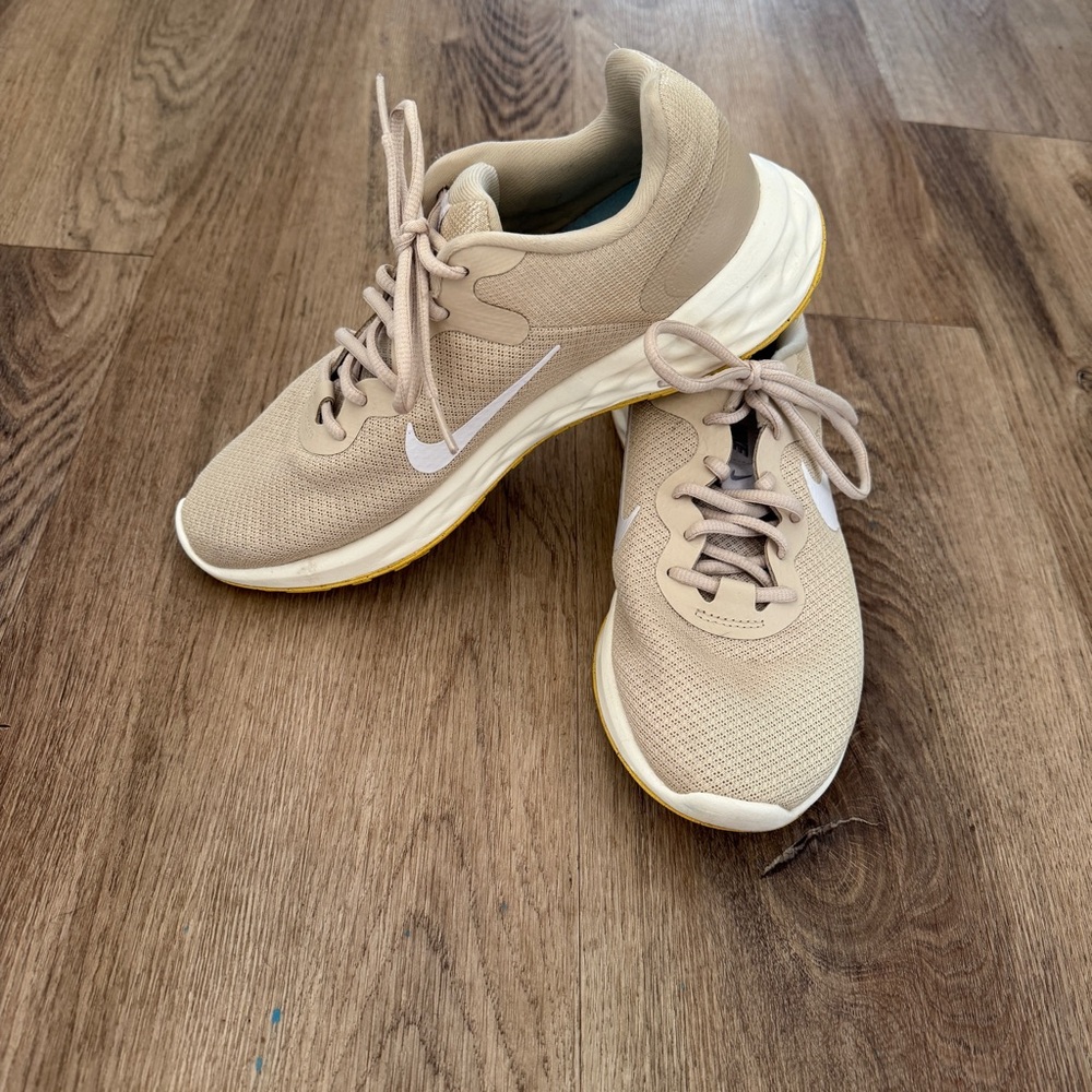 Nike Revolution 5 Sneakers Stone Beige Womens 9 Beige Tan Running Trainers